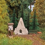 Busch 1861 - H0 - Obelisk im Wald